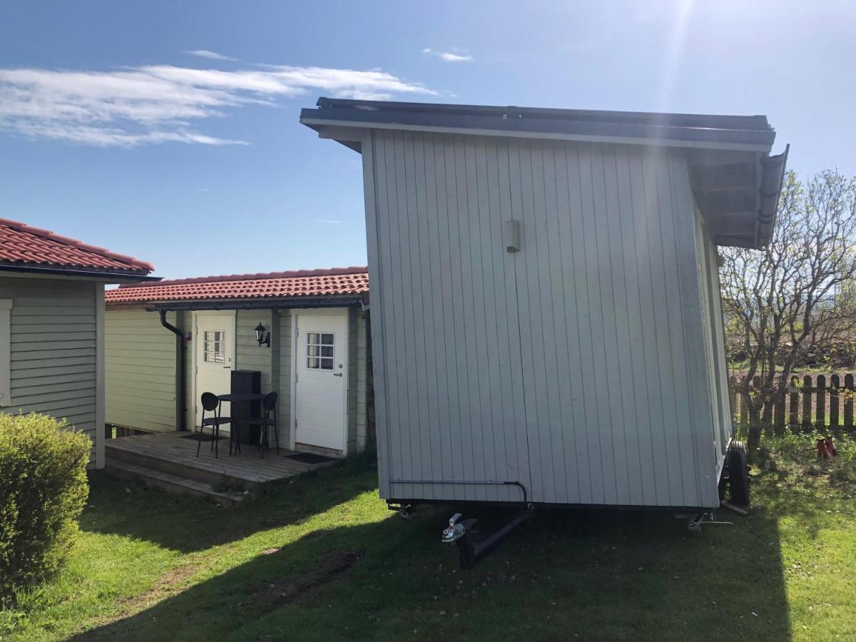 Two Small Guest Houses By Lake Rent Out As One Hjo Esterno foto