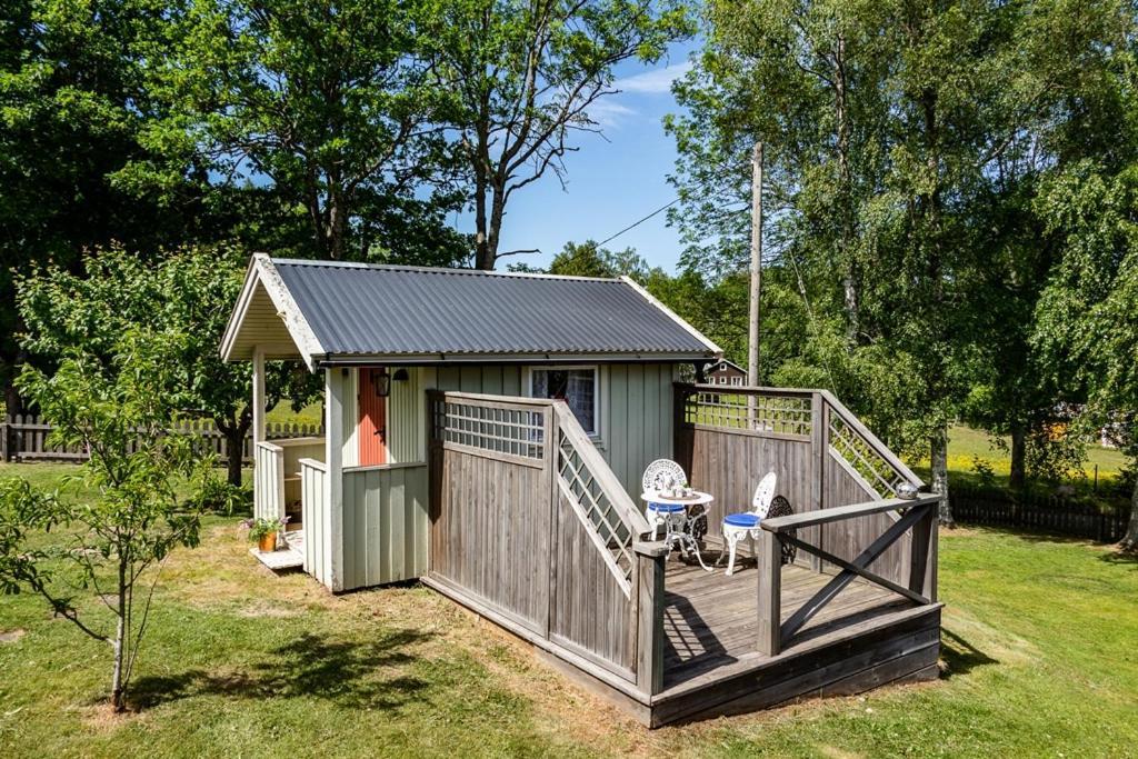 Two Small Guest Houses By Lake Rent Out As One Hjo Esterno foto